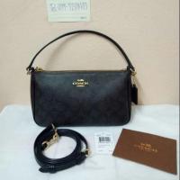 ราคา Coach Pouch แท้ มือ 2 (1667317292)