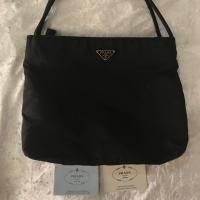 ราคา กระเป๋า Prada ไนล่อน ขนาด 11 นิ้ว สีดำ ของแท้ %(มือสอง) (4717204913)
