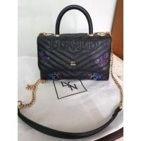 ราคา กระเป๋าสะพาย Lyn มือสองสีดำ ลายปักดอกไม้ สภาพใหม่มากค่ะใช้งานครั้งเดียวสติ๊กเกอร์แปะป้ายยังไม่แกะออกเลยค่ะ ส่งต่อ 1800 (1440103971)