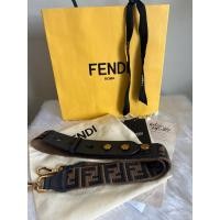 ราคา Used FENDI STRAP แท้ 100% สายสะพาย (23951005105)