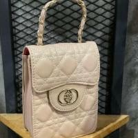 ราคา กระเป๋าแฟชั่นทรงตั้งสะพายข้างสีชมพูอ่อน (28725495529)