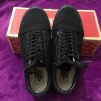 ราคา Vans old skool triple black (ของแท้) มือสองใส่แค่สองครั้ง สภาพ เบอร์40.5 (26เซนติเมตร) (1968556416)