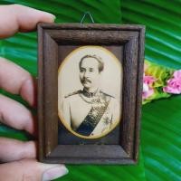 ราคา เสด็จพ่อ ร.5 (3*4นิ้ว)รูปพร้อมกรอบไม้แบบเก่า ผ่านพิธีปลุกเสกแล้ว ด้านหลังประทับตรามีห่วงห้อย (13762268053)