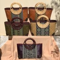 ราคา กระเป๋าสานกระจูดขนาด 13x8x5 นิ้ว หูหวาย ผ้าลายตรงกลาง (5062781485)