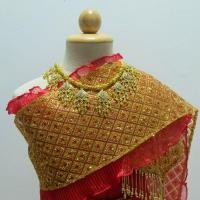 ราคา ชุดไทยเด็ก ชุดไทยลอยกระทง ชุดไทยจักรี เด็ก สไบเด็ก สีแดงทอง สินค้าพร้อมส่ง (20857494352)