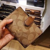 ราคา กระเป๋าสตางค์ coach ใบสั้น ของแท้ 100% ส่งฟรี (9013810181)