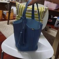 ราคา พร้อมส่งกระเป๋าแฟชั่นหนังสีฟ้ามือสอง**แถมฟรีผ้าผูกหูกระเป๋า (12041642802)