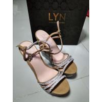 ราคา รองเท้าส้นสูงLYNมือสองใส่สวยมากๆ (20316421380)