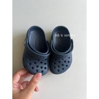 ราคา (C001) รองเท้าCrocsเด็กมือสองของแท้ รองเท้าแบรนด์เด็กมือสองของแท้(ส่งฟรี)รองเท้าcrocsมือสองของแท้ (41902751914)