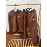 ราคา เสื้อมีฮู้ดแขนยาว พร้อมกางเกงวอร์ม (ได้เสื้อและกางเกง) ผ้าลูกฟูก ยี่ห้อ fila size S มือสอง แท้100% ชุดเซต (21994629878)