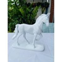 ราคา ม้ามงคล ม้าก้าวเดิน บนฐาน (สีขาว) รับทรัพย์ รูปปั้นม้าหล่อเรซิ่น ตกแต่งโต๊ะทำงาน Horse (24053316791)