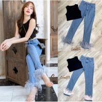 ราคา (L)(ขอแค่M) พร้อมส่งชุดเซท 2 ชิ้น เสื้อแขนกุดสีดำกับกางเกงยีนส์ขายาวแต่งขนนกสีชมพู งานป้าย Camellia แท้ มือ1 ป้ายห้อย (25625777574)