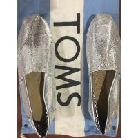 ราคา รองเท้า TOMS สีเงิน แค่ลองไม่เคยใส่จริงค่ะ ของแท้ มือ1 (ไม่มีถุง ไม่มีกล่องนะคะ) (6749917881)