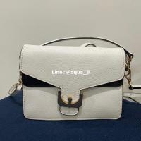 ราคา กระเป๋าถือ / สะพายข้าง Coccinelle สีขาว-ดำ หนังลูกแกะ สภาพใช้งาน (23454357778)