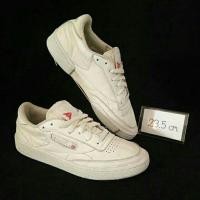 ราคา รองเท้า Reebok สีขาวล้วน มือสอง ของแท้ (1995263426)