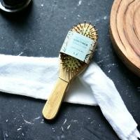 ราคา (พร้อมส่ง)ของแท้ %THE BODY SHOP OVAL BAMBOO PIN BRUSH เดอะบอดี้ ช็อป โอวอล แบมบู พิน บรัช หวีจัดแต่งทรงผม หวีออร์แกนิค (26602307991)