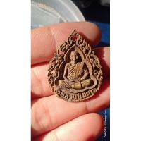 ราคา เหรียญหล่อฉลุหลวงปู่ม่น วัดเนินตามาก จ.ชลบุรี อายุ๘๔ปี (26460433246)