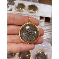 ราคา จี้หลวงพ่อคูณ วัดบ้านไร่ รุ่นเสาร์ห้าคูณพันล้าน 2537 เลี่ยมกรอบ90% กรอบตัดลายกันน้ำสวยมากๆค่ะ (15394018947)
