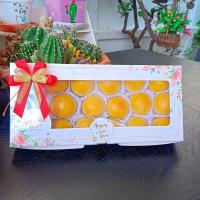 ราคา ขนมเปี๊ยะไส้ถั่วไข่เค็ม อบควันเทียน ขนมเปี๊ยะโบราณ ขนมเปี๊ยะอบควันเทียน กล่องละ 18 ลูก (14429276498)