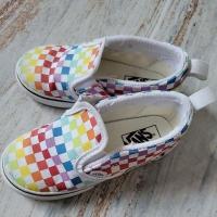 ราคา Vans Rainbow Slip on รองเท้าเด็ก ของแท้มือสอง แทบไม่ได้ใส่ (25304885768)