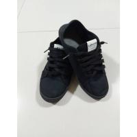 ราคา [มือ2]รองเท้าผ้าใบ,รองเท้านร.แบรนด์Levi's มือสอง..สภาพดี..ใหม่มาก (ของแท้ 100%) ฿200 (18171482942)