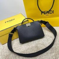 ราคา FENDI Peekaboo ISeeU XCross กระเป๋าถือสะพายข้างหนังทรงปกติสำหรับผู้หญิง สีดำ 7vA582 278 (26282690949)