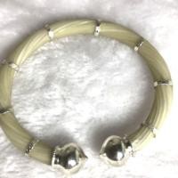 ราคา กำไลหางช้างสีขาวล้วนหัวบัวตัวเรือนเงินแท้ (3154557386)