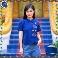 ราคา (จันทร์ดีหม้อห้อม) เสื้อหม้อห้อมคอจีนกระดุมป้ายเข้ารูปปักลาย(2โทนสี) (6704983621)