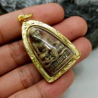 ราคา รูปหล่อหลวงปู่ทวด ประทับบัลลังก์งูจงอาง วัดช้างให้ เลี่ยมทองไมครอนกันน้ำ (42418411185)