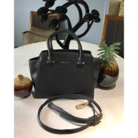 ราคา (Second Hand/แท้) กระเป๋า CHARLES & KEITH TRAPEZE HANDBAG สีดำ หนังแท้ (6149761915)