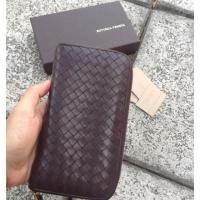 ราคา Bottega Zippy Wallet มาพร้อมกล่องและการ์ด สีนี้ของบอตเตก้าเป็นอะไรที่หรูคลาสสิค ตลอดกาล (8151170)