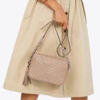ราคา Toryburch Fleming Chevron Camera Bag (2110458978)