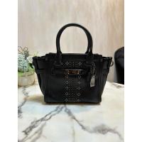 ราคา กระเป๋าCoach แท้100% หนังสีดำ อะไหล่เงิน ถือได้ มีสายสะพายยาว (29505459821)