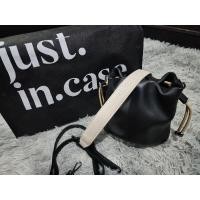 ราคา กระเป๋าสะพายข้าง ALICE BAG JUST IN CASE ของแท้ (15799844037)