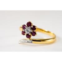 ราคา (R116 ชื่อแบบ ยี่สุ่น") : แหวนทองคำทรงดอกไม้เดียวล้อมพลอยทับทิมสยามเผาเก่า ประดับยอดเพชรแท้น้ำ100 (28017868057)