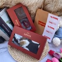 ราคา เซ็ทเข็มขัดกระเป๋าสตางค์ levis เซ็ทสุดคุ้มซื้อ1 ได้ถึง 2 กระเป๋าสตางค์หนังนิ่ม ด้านหน้าตกแต่งด้วยโลโก้แบรนด์ (9036663070)