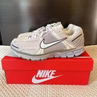 ราคา อ่านก่อนสั่งค่ะ Pre-order ✈️ รองเท้า Nike Zoom Vomero 5 - (FZ3653-104) (25519100210)