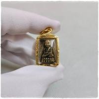 ราคา หลวงปู่ทวดพิมพ์เล็ก รุ่นมหามงคล วัดห้วยมงคล เนื้อสตางค์หล่อโบราณ ปี 2546 เลี่ยมกรอบทองไมคร่อนอย่างดี (28280909838)