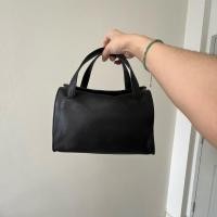 ราคา [คัดตู้ญี่ปุ่น] DKNY แท้ หนังแท้ฉ่ำๆทรงหมอน/doctor ขนาดกำลังดี น่ารัก (27901766264)