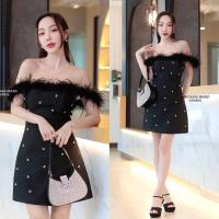ราคา (00638DA)เดรสสั้นเกาะอกสีดำ ช่วงอกแต่งขนนกแท้คล้องแขน (26274603664)