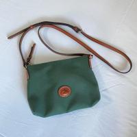 ราคา กระเป๋า Dooney&Bourke สะพายข้าง สีเขียว ของใหม่ (23461275326)