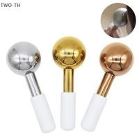 ราคา TWO-TH น้ําแข็งบนใบหน้าลูกโลกเย็นร้อนสแตนเลสลูกกลิ้งใบหน้าผิวความงามสปา Cooling Globe ลูกบอลนวด Face Care Cryo Freeze Stick ใหม่ (27883739714)