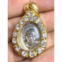 ราคา เหรียญหลวงปู่ทวด วัดช้างไห้ ด้านหลังหลวงปู่ทิม เหรียญเม็ดแตง พร้อมเลี่ยมกรอบทองไมคอนฝังเพชรตามรูป (28840657667)