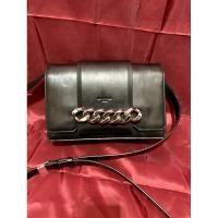 ราคา SOLD❌❌กระเป๋าสะพายงาน Givenchy ดำแต่งหน้าโซ่ (9150736257)