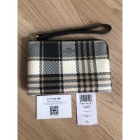 ราคา คล้องมือ Coach C8683 มือสอง ของแท้% สภาพสวย ไม่มีตำหนิ (23549841395)