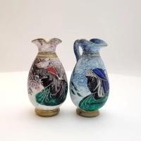 ราคา แจกันญี่ปุ่น ลายกรีกโบราณทรงเหยือกน้ำขนาดเล็ก ปั้นดินเผาแนวศิลปะย้อนยุคจากญี่ปุ่น วาดรูปใบหน้าชายหญิงลวดลายใบไม้ดอกไม้ (29908643566)