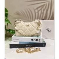 ราคา ส่งต่อ กระเป๋า LYN ทรงพอร์ชสีขาว ของแท้ราคาถูก (20730130051)