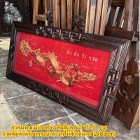 ราคา ภาพมงคล รูปมังกรทอง มั่ง คั่ง ร่ำรวย เสริมฮวงจุ้ย ภาพพิมพ์ พื้นสีแดง กรอบกระจกไม้สัก(ขนาด42x83cm) (40457726636)
