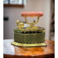 ราคา เตารีดโบราณ ใส่ถ่าน ทองเหลืองแท้ 100% ขนาด 4x4 นิ้ว (24761485554)