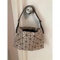 ราคา กระเป๋า BaoBao Baguette Small. มือสองใช้เองของแท้100% (14298110960)